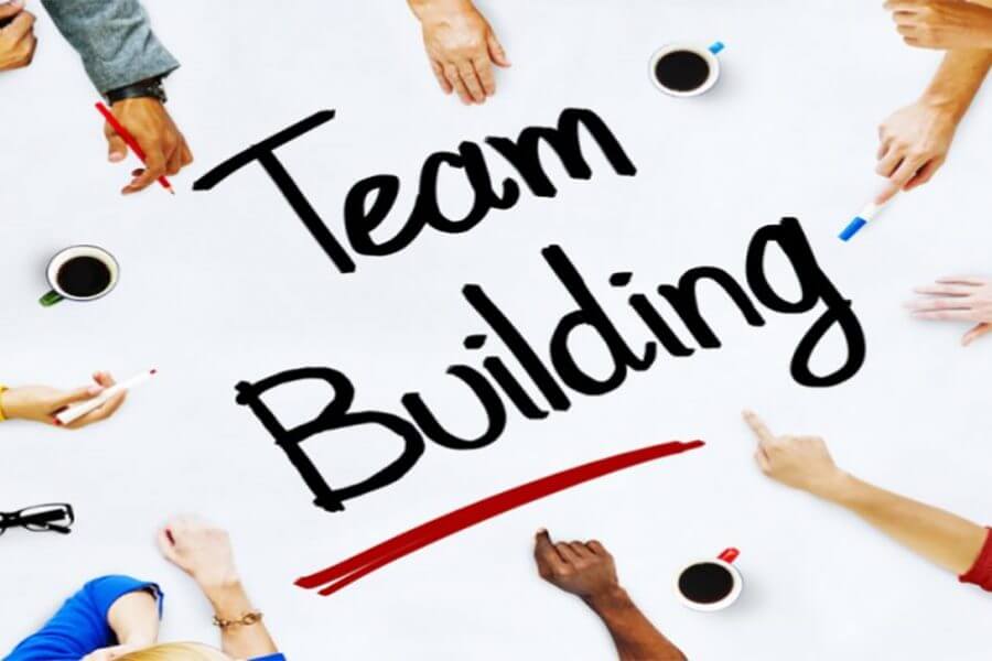 18 Popular Team Building Activities & Ideas for Team Culture